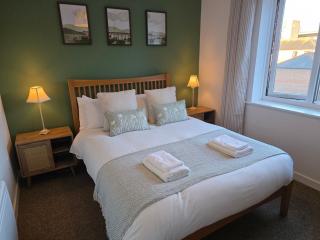 Tiffany Court by Cliftonvalley Apartments with Free Parking - 1