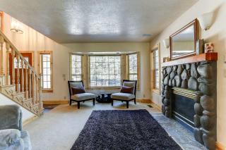 Peaceful Family Friendly Cabin with Private Hot Tub and Deck close to Fort Rock Park and Sunriver Marina, Oregon - 5