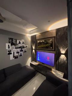 Luxury 1BR Retreat with Balcony - 2