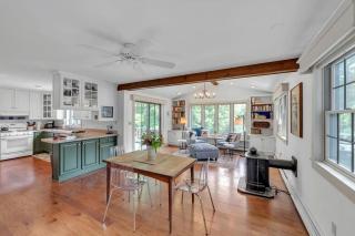 Awesome Cottage with Fireplace and Swimming Pool in Sunderland, Vermont - 6