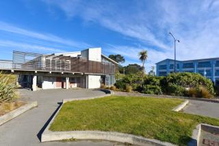 Beachfront Stay with Balcony and Ocean Views - 7
