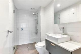Spacious 2BR Apartment Near Crown & CBD - 2