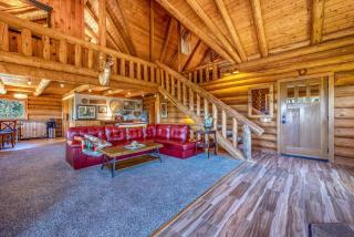 Stunning Cabin Retreat with Sauna, Book Library and Incredible Game Room in Lyle, Washington - 9