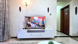 The African Artisan 3BR Apartment - 9