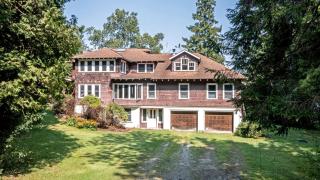 Beautiful Secluded Cottage with Fireplace and Amazing Views in Charlotte, Vermont - 0