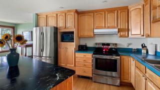 Beautiful Secluded Cottage with Fireplace and Amazing Views in Charlotte, Vermont - 8