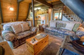 Cozy A-Frame with Barbecue in Tahoe, California - 9