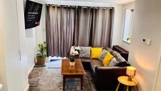 Sleeps 5 Free Parking Fast WiFi Near Hillsborough Easy Access to Sheffield City Centre and Peak District - 7