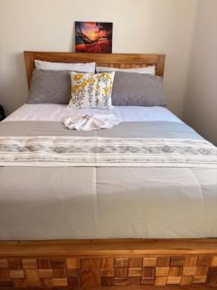 SunNie Stays at Pearl Heights-Steps from the Sea - 6
