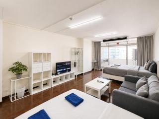 Central 1BR 50sqm Walk to BTS City Center - 0
