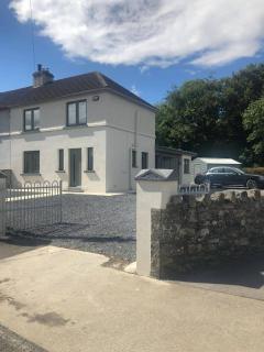 House Sleeps 6 with Garden and Parking - 0