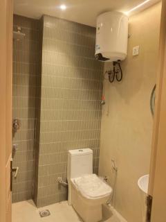 Vibrant 1BHK, Golf Course Rd - Balcony, 24x7 Power - 5
