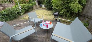 10-min to City Centre 2 Bedrooms Sleeps4 with Free Parking Garden & WiFi - 6