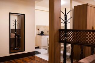 Z Cafe and Apartment - 8