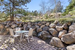 Beautiful Cabin with Fireplace and Barbecue in Bend, Oregon - 6