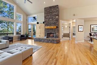 Beautiful Cabin with Fireplace and Barbecue in Bend, Oregon - 5