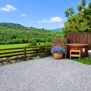 Cader Mountain View Cottage with Hot Tub in Snowdonia - 4