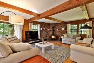 Impressive Cabin with Hot-tub and Fascinating Views in Mendon, Vermont - 1