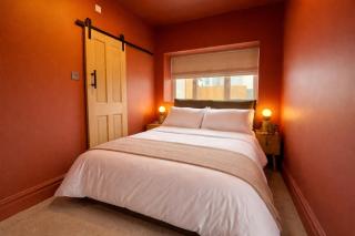 Spacious Stylish Cardiff House Near City Centre - 5