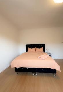 Spacious Villa with Garden near Danube For 16 Guests for long stay - 1