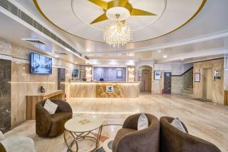 Treebo Premium Royal Gold Palace - 8