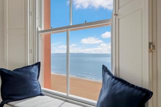 8 Paragon Court - Penthouse Sea Views Parking - 0