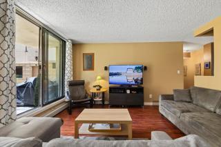 Walk to Stampede & BMO, Free Parking, Cozy Patio - 5