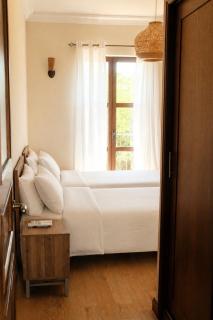 Luxury tranquil getaway 2 bedroom apartment with valley views - 7