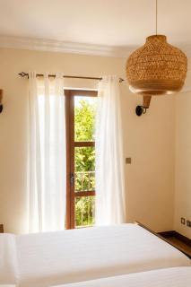 Luxury tranquil getaway 2 bedroom apartment with valley views - 4