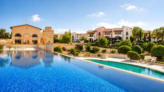 Luxury tranquil getaway 2 bedroom apartment with valley views - 0