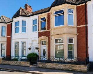Spacious Stylish Cardiff House Near City Centre - 9