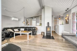 Renovated Holiday Home With Hot Tub, Sauna And Shelter - 7