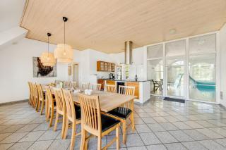 18-Person Pool House With Indoor Hot Tub, Water Slide And Outdoor Hot Tub - 2