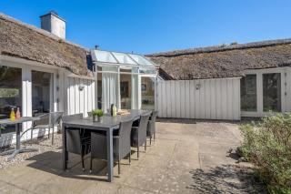 Family-Friendly Cottage With Shared Activities Such As Swimming Pool, Tennis Court And Ball Fields - 9