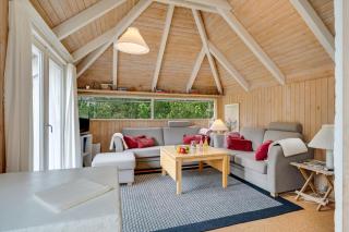 Family-Friendly Cottage With Shared Activities Such As Swimming Pool, Tennis Court And Ball Fields - 7