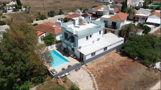 Large Villa with Private Pool area - 0