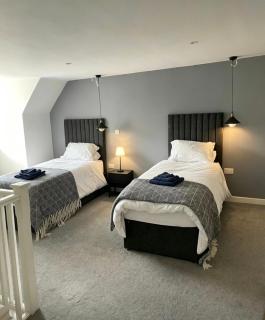 Your Versatile Luxury - Space for All- Sleeps 10 - 8