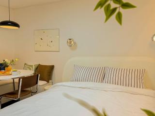 1-minute Mangwon Station,Hongik Univ Station, accommodation for 5, Mangwon Market, family-friendly - 3