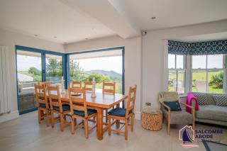 Ultimate Coastal Luxury - 5 Bed, Spacious, Parking, Hot Tub - 5