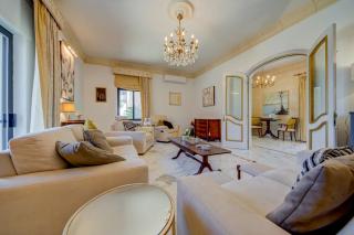 Luxury 5BR Villa with Jacuzzi, Garden & Dining - 7