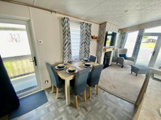 Debran Lodge - 2