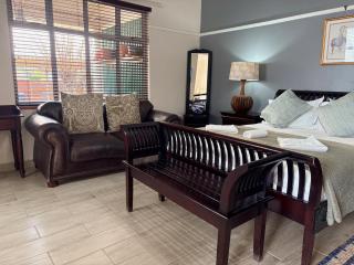 The Solomon Guest House - 4