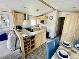 Debran Lodge - 1