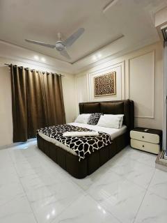 Green Orchard Luxury Apartment Free WiFi And Parking Canal Road Faisalabad - 1