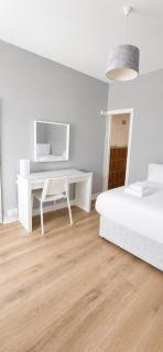 Westport Town Centre Budget Rooms - 9