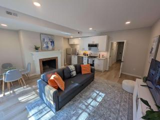 Elegant Capitol Hill 1BR - Walk to Eastern Market & Metro - Free Parking - 4