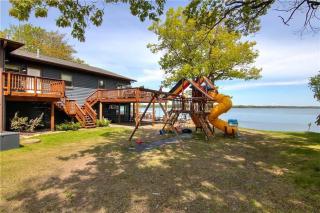 7BR Luxury Waterfront Retreat on Grindstone Lake - 7