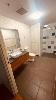 Elegant CBD Apartment - Free Car Park - Prime Central Location - Balcony - Newly-Renovated Bathroom - Waypoint CBD Stay by Centera - 6