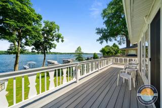 Lake Delavan Lakefront Home Pier Sleeps 6 - 9