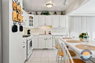 Lake Delavan Lakefront Home Pier Sleeps 6 - 2